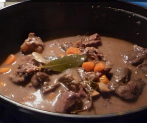 Photo de galerie - Boeuf bourguignon fait maison pour un service à domicile avec des produits locaux