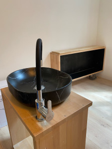 Photo de galerie - Création meuble vasque salle de bain en bois massif