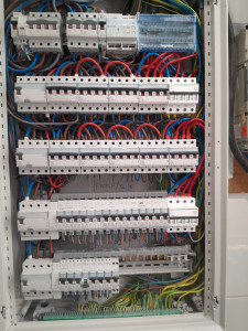 Photo de galerie - Câblage d'armoires triphasé 