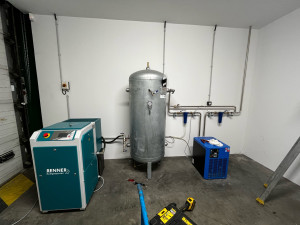 Photo de galerie - Installation local compresseur 