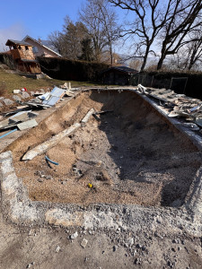 Photo de galerie - Démolition complète d’une piscine 