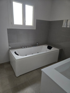 Photo de galerie - Balneo et refection salle de bain carrelage sol faience murale enduit peinture 