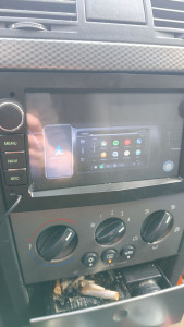 Photo de galerie - Pose d'un CarPlay sur une Opel Meriva, Le câble sortant est un choix du client.
