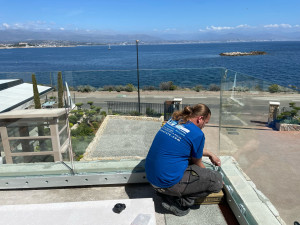 Photo de galerie - Pose de balcon à l’anglaise, cannes 2023