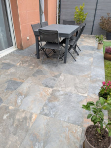 Photo de galerie - Terrase avec le carrelage 60x60 en imitation pierre bleu