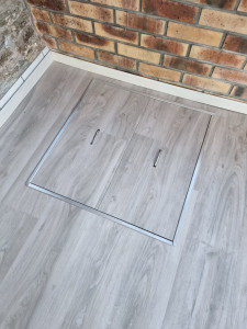 Photo de galerie - Pose de lame PVC et habillage trappe 