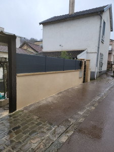 Photo de galerie - Mur de clôture et installation de portillon 