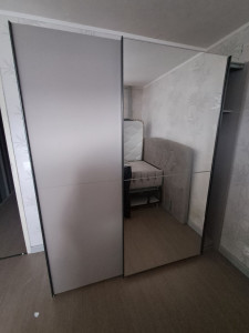 Photo de galerie - Montage armoire porte coulissante avec mirroir.