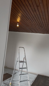 Photo de galerie - Installation de douilles électriques au plafond dans le cadre d’une rénovation et mise en conformité d’un appartement 