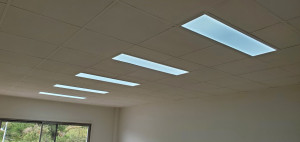 Photo de galerie - Remplacement de néons 120x30 par panneaux LEDS.