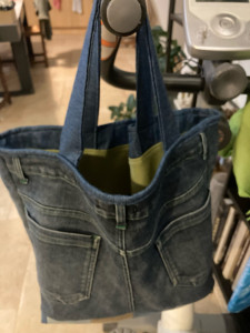 Photo de galerie - Sac en jean avec poches intérieur extérieur 