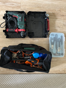 Photo de galerie - Outillé (boîte à outils complète, perceuse/visseuse à percussion, etc.)