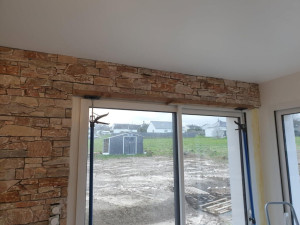 Photo de galerie - Pose parement sur baie vitrée