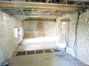 Photo de galerie - Pose de rails au plafond pour le client. 