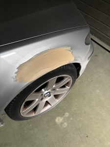 Photo de galerie - Une réparation de l’aile avant 