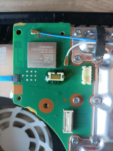 Photo de galerie - Réparation d'un connecteur de ventilateur sur une PS5.