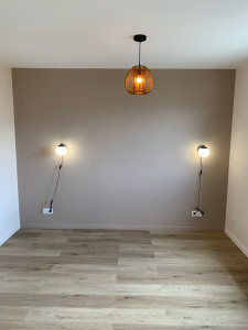 Photo de galerie - Installation de luminaires dans une chambre