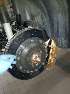 Photo de galerie - Remplacement Disques + Plaquettes Céramique sur BMW 4 M4 CS