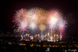 Photo de galerie - Feu d'artifice sur la baie de Cannes 