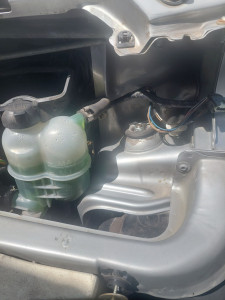 Photo de galerie - Vidange du liquide de refroidissement.