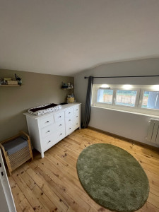 Photo de galerie - Chambre de mon fils : isolation, placo, plafond enduits, ponçage et vitrification du parquet, peinture, électricité 