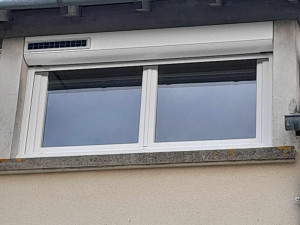Photo de galerie - Fenêtres pvs double vantaux. plus volet roulant solaire en alu
