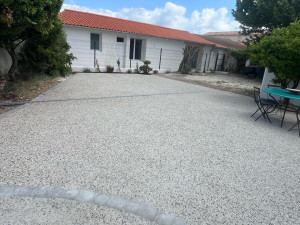 Photo de galerie - Béton désactiver dans une cour d une maison avec pose pavé y compris ferraillage est coulage très bon qualité de travail 