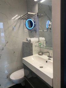 Photo de galerie -     ✨ Salle de bain propre et brillante après mon intervention.