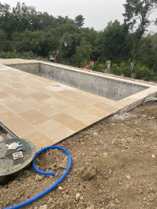 Photo de galerie - Carrelage tout autour d’une piscine 