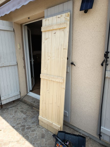 Photo de galerie - Fabrication et remplacement de volet bois.