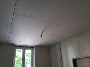 Photo de galerie - **Rénovation complète d'une installation électrique.**

Dépose de l'ancienne installation électrique et remplacement de l'ensemble du câblage par une installation neuve conforme aux normes en vigueur.


