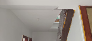 Photo de galerie - Enduit lissage plafond murs avant de peindre 