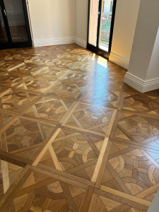 Photo de galerie - Pose d’un parquet dalle de Versailles coller
