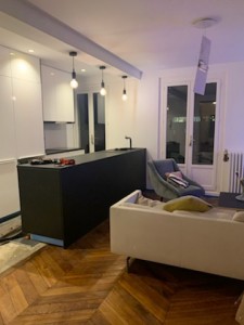 Photo de galerie - Isolation des murs placo peinture électricité avec pose d une cuisine IKEA et des 3 suspentes 