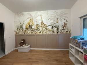 Photo de galerie - Chambre bébé !
parquet, peinture, tapisserie, sous bassement 