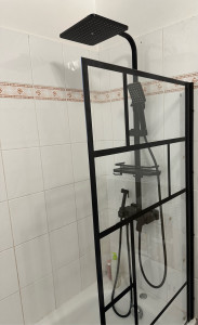 Photo de galerie - Montage d’une colonne de douche et un par douche 