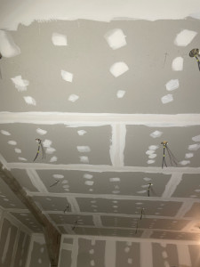 Photo de galerie - Projet : création plafond,installation électrique + peinture 