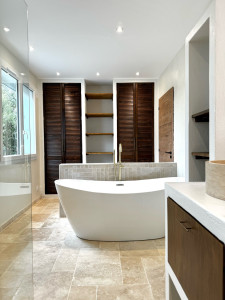 Photo de galerie - Rénovation complète d'une salle de bain. 2 pièces entièrement rasée, réuni et rénovée du sol au plafond!