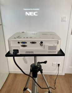 Photo de galerie - Vidéoprojecteur (son & éclairage)
