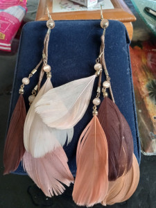 Photo de galerie - Création bijoux, création résine, peinture sur toile