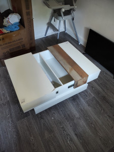Photo de galerie - Montage d'une table basse 