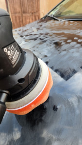 Photo de galerie - Je propose des polissages à domicile ou chez moi, selon les dégâts et le modèle du véhicule. 
Le prix sera à fixer en fonction de cela : petite voiture entière 150 €
berline entière 200 €
break entier 250 €
4x4 entier 300 €.