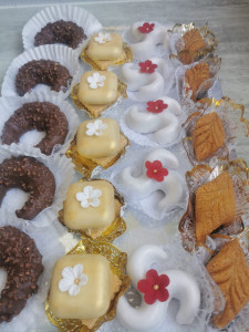 Photo de galerie - Gâteaux Orient du traditionnel au moderne à tous les goûts ( cacahuètes,pistaches,noix , chocolat,amande etc...)