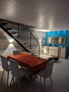 Photo de galerie - Modification d'un salon avec électricité, peinture, placo, isolation tapisserie et sol