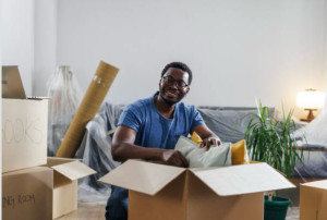 Photo de galerie - C’est moi rangent les cartons lors d’une manutention 