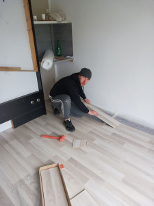 Photo de galerie - Aide pour divers petits travaux à domicile
Je propose mon aide pour différents petits travaux et tâches du quotidien à la maison, en appartement, dans la cour ou sur un terrain.
Aide au déménagement et au déplacement de meubles, rangement et nettoyage, mo