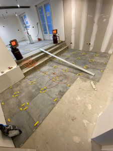 Photo de galerie - Continuité de la cuisine dans le salon avec ce 60x60