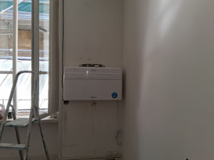 Photo de galerie - Installation d’un  climatiseur. 
