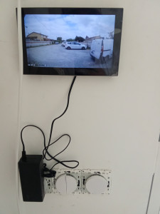 Photo de galerie - Pose un vidéophone