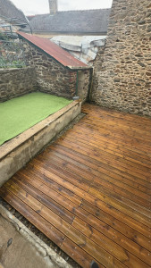 Photo de galerie - Nettoyage d’une terrasse en bois et petit aménagement 